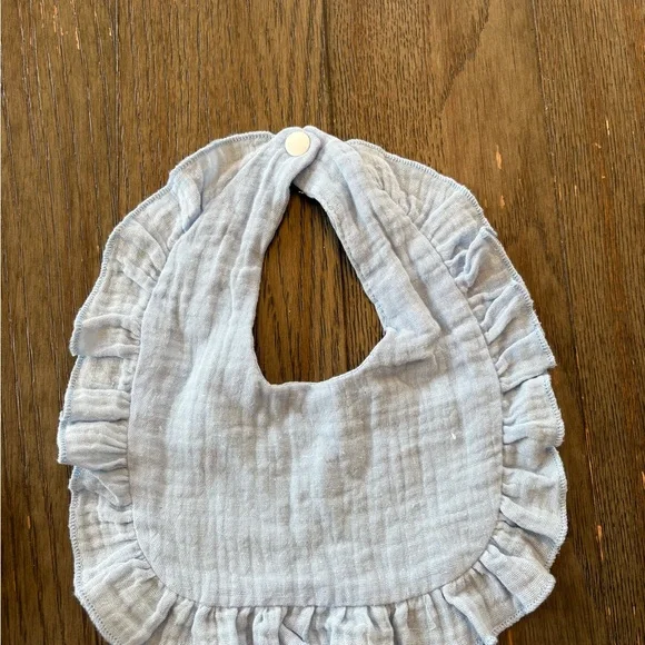 5 muslin ruffle bibs - Picture 5 of 7